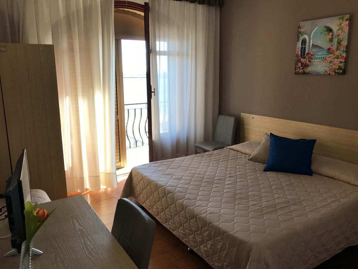 Hotel La Sirenetta Giardini Naxos Exterior photo